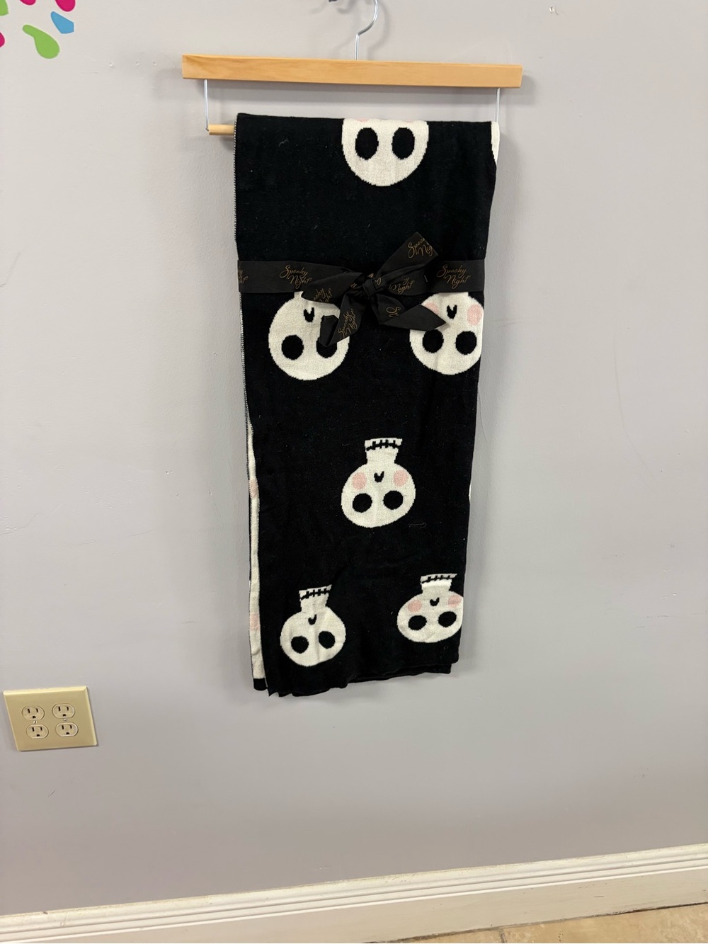 Cozy Black knitted Skull Print Throw Blanket